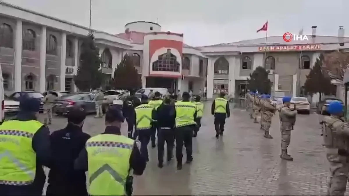 Kahramanmaraş'ta aranan 4 şahıs, düzenlenen operasyonla yakalanarak tutuklandı. Olayın detayları