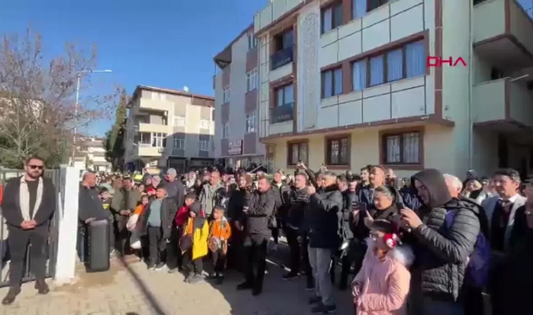 Kocaeli'de öğretmene şiddet olayı, Sema Özdemir'in durumu ile dikkat çekiyor.