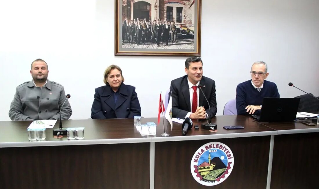Manisa Büyükşehir Belediye Başkanı Ferdi Zeyrek, Kula'ya destek projeleriyle dikkat