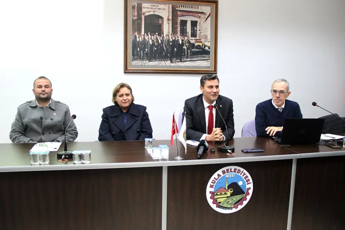 Manisa Büyükşehir Belediye Başkanı Ferdi Zeyrek, Kula'ya destek projeleriyle dikkat