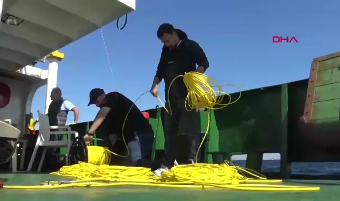 Marmara Denizi'nde yaşanan müsilaj sorunu, deniz ekosistemini tehdit ediyor. Bu