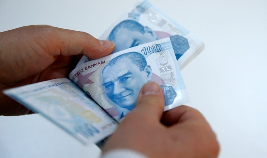 Milyonlarca çalışanı ilgilendiren asgari ücret görüşmeleri sürerken üçüncü komisyon toplantısı