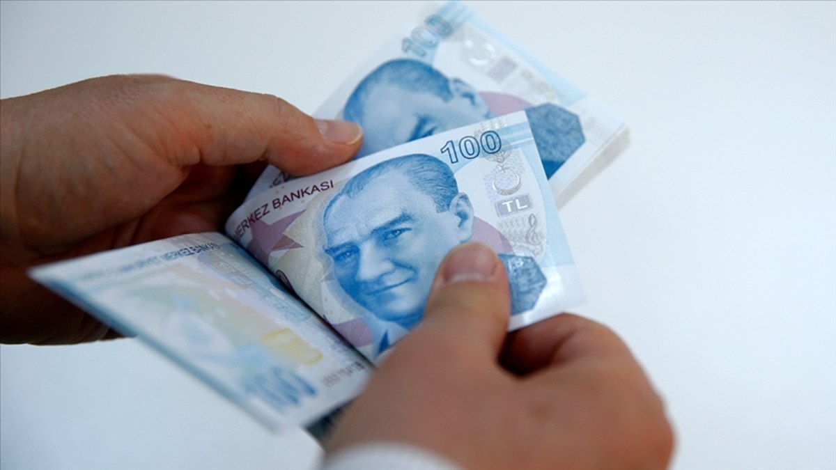 Milyonlarca çalışanı ilgilendiren asgari ücret görüşmeleri sürerken üçüncü komisyon toplantısı