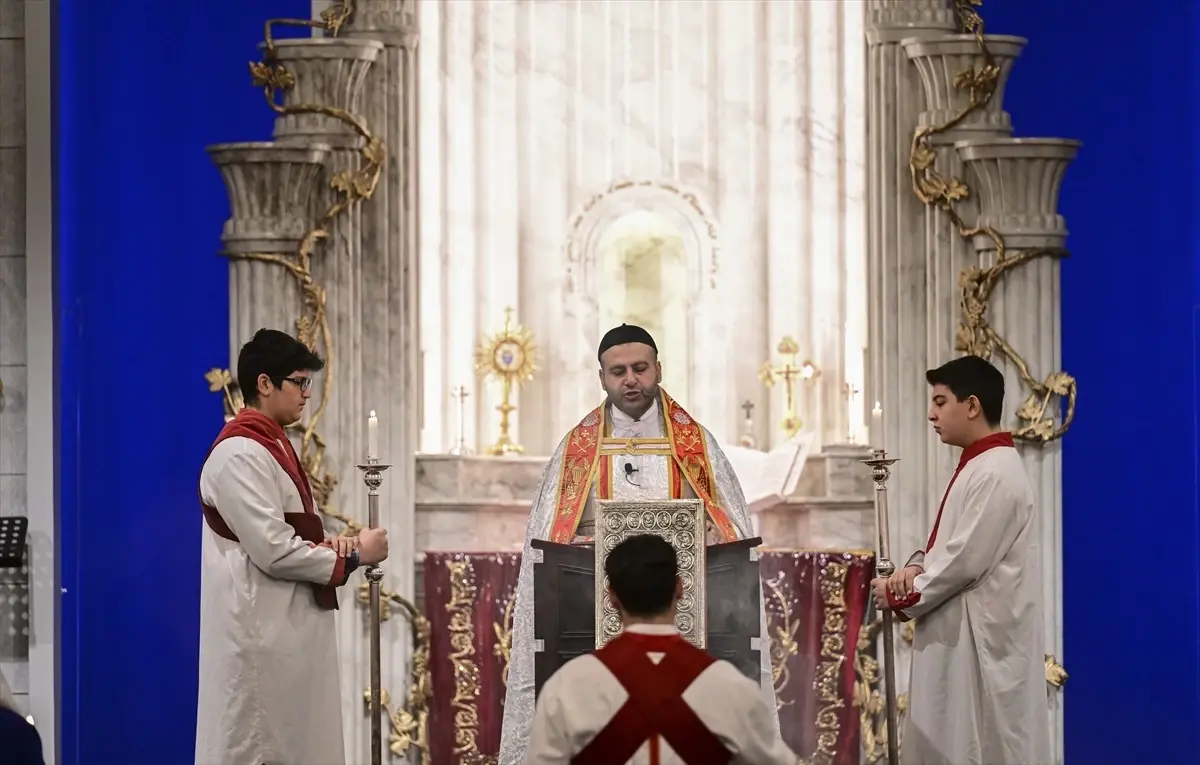 Mor Efrem Süryani Kadim Kilisesi'nde Noel Ayini coşkusu, geleneksel müzikler
