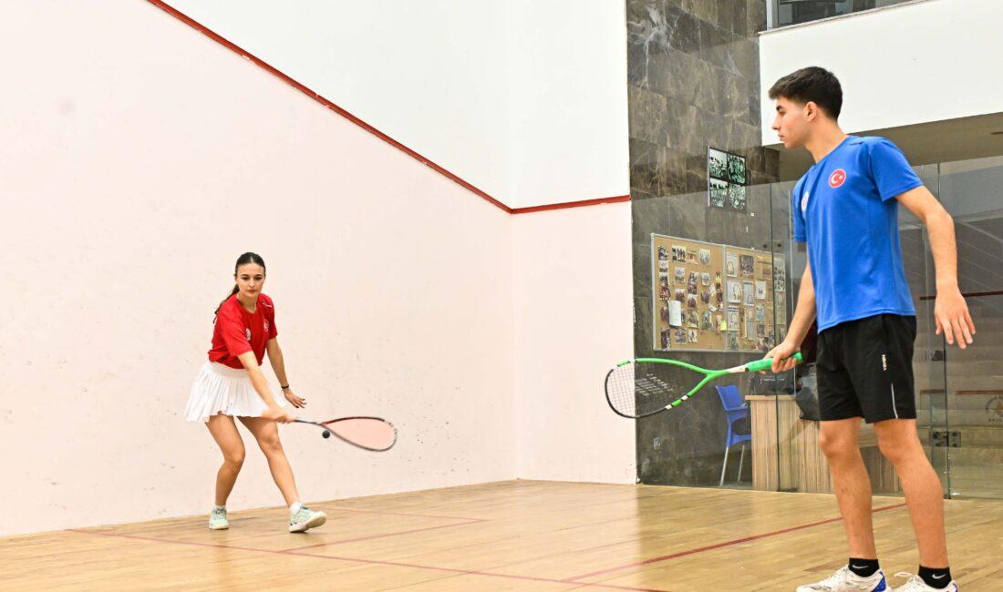 Antalya’da Muratpaşa Belediyesi’nin spor okullarıyla 8 yıl önce başlattığı squash