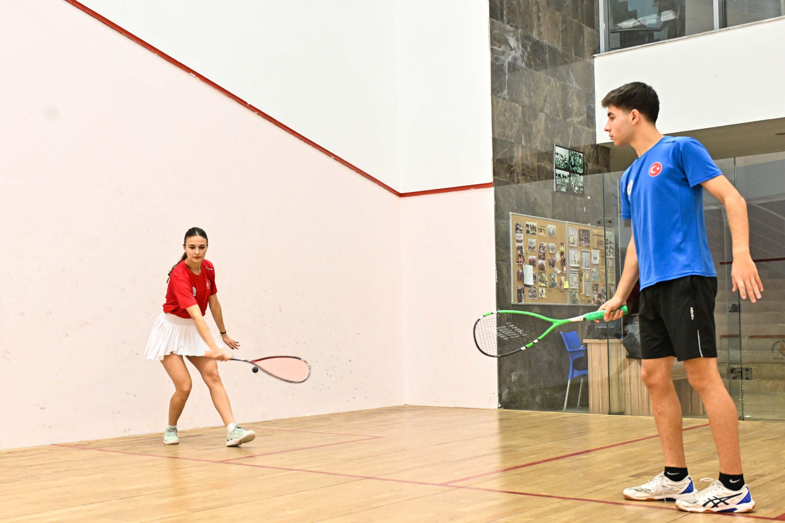 Antalya’da Muratpaşa Belediyesi’nin spor okullarıyla 8 yıl önce başlattığı squash