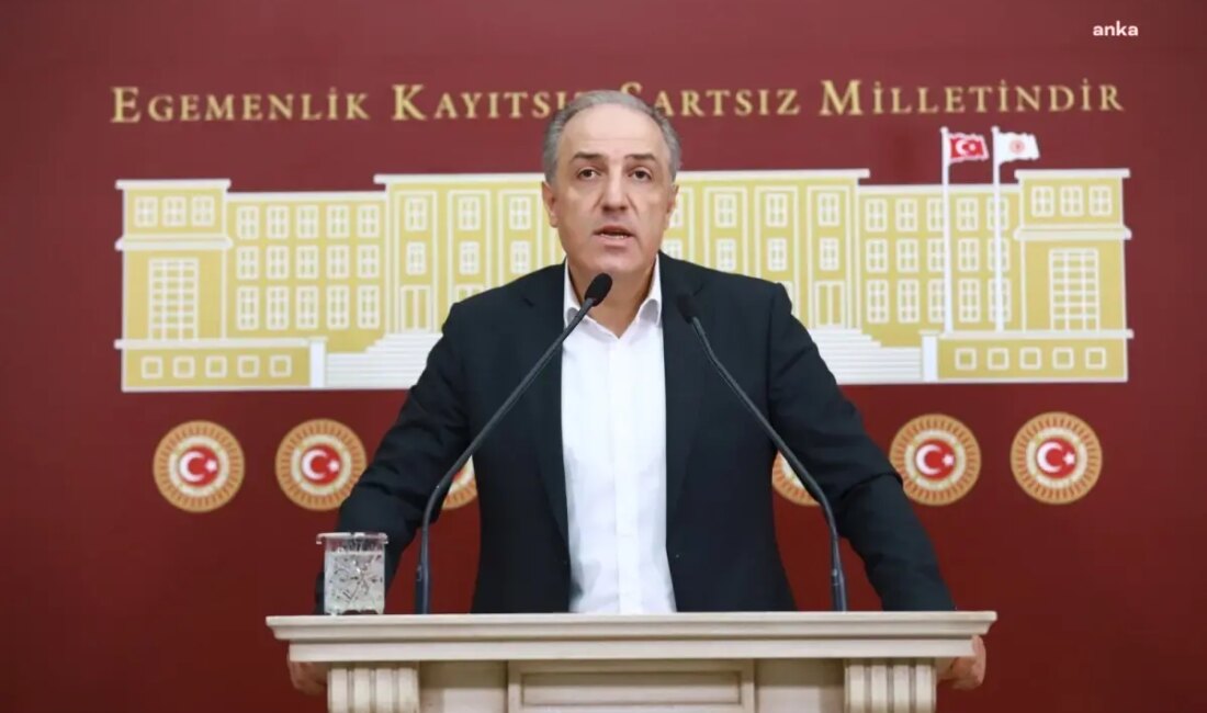 Mustafa Yeneroğlu, DEVA Partisi'nden istifa etti. Siyasi kariyerinde önemli bir