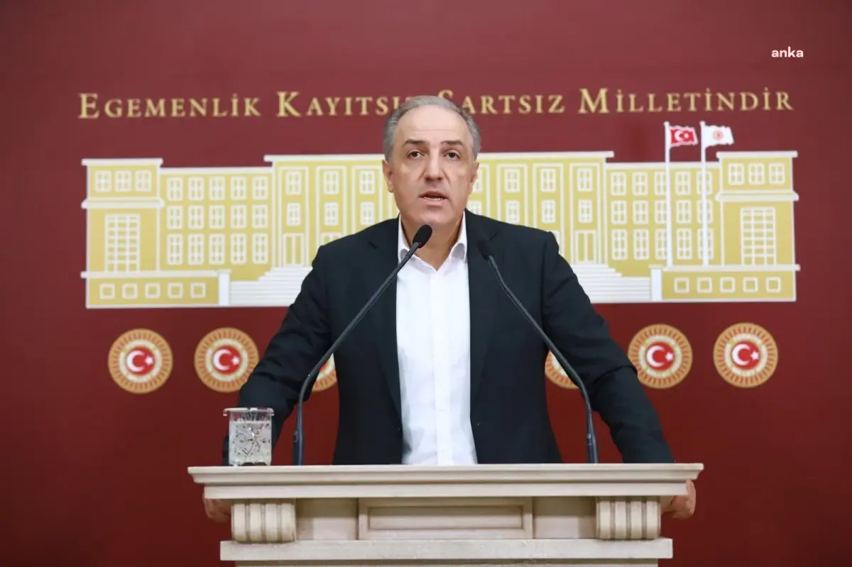 Mustafa Yeneroğlu, DEVA Partisi'nden istifa etti. Siyasi kariyerinde önemli bir