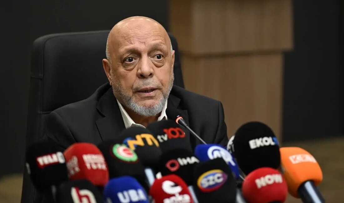 Özgür Özel, HAK-İŞ Genel Başkanı Mahmut Arslan'ı ziyaret ederek işçi
