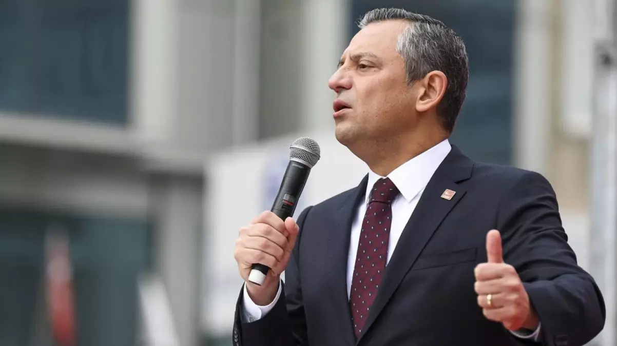 Özgür Özel, CHP'li belediyelere yönelik haciz işlemlerine sert tepki gösterdi.