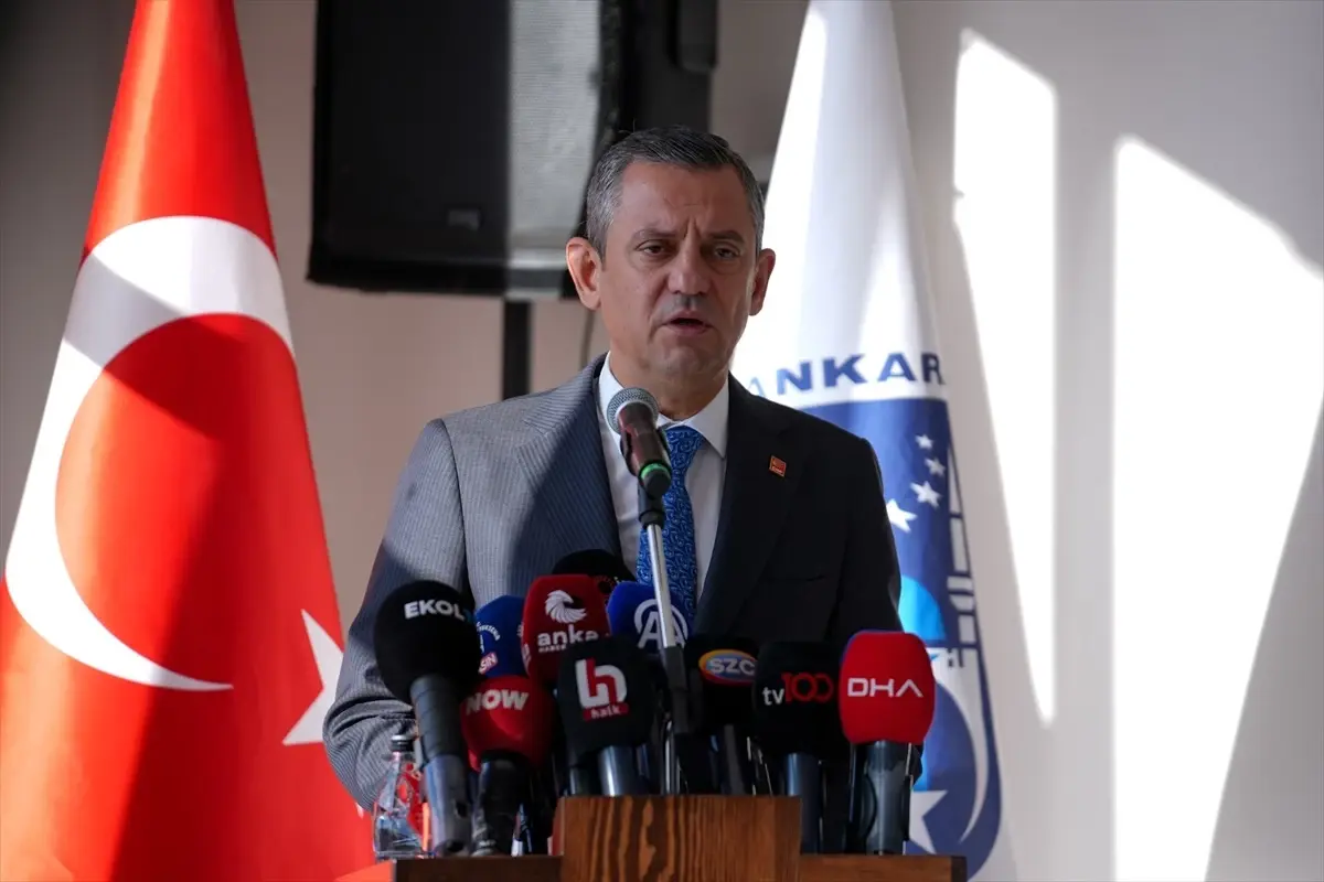 Özgür Özel, Trump'a yönelik sert tepkisini dile getirirken Atatürk Orman