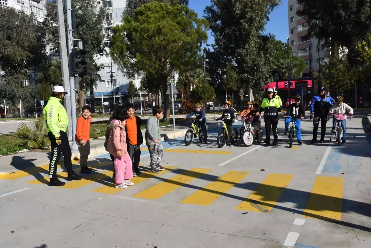 Özlem Emir'in yaşadığı acıyı iyiliğe dönüştüren trafik eğitimi projesi, toplumda