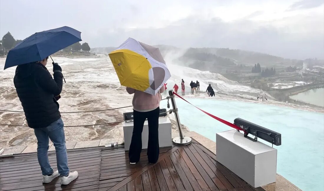 Pamukkale'de yılbaşı turizmi yoğunluğu, muhteşem doğal güzellikleri ve sıcak su