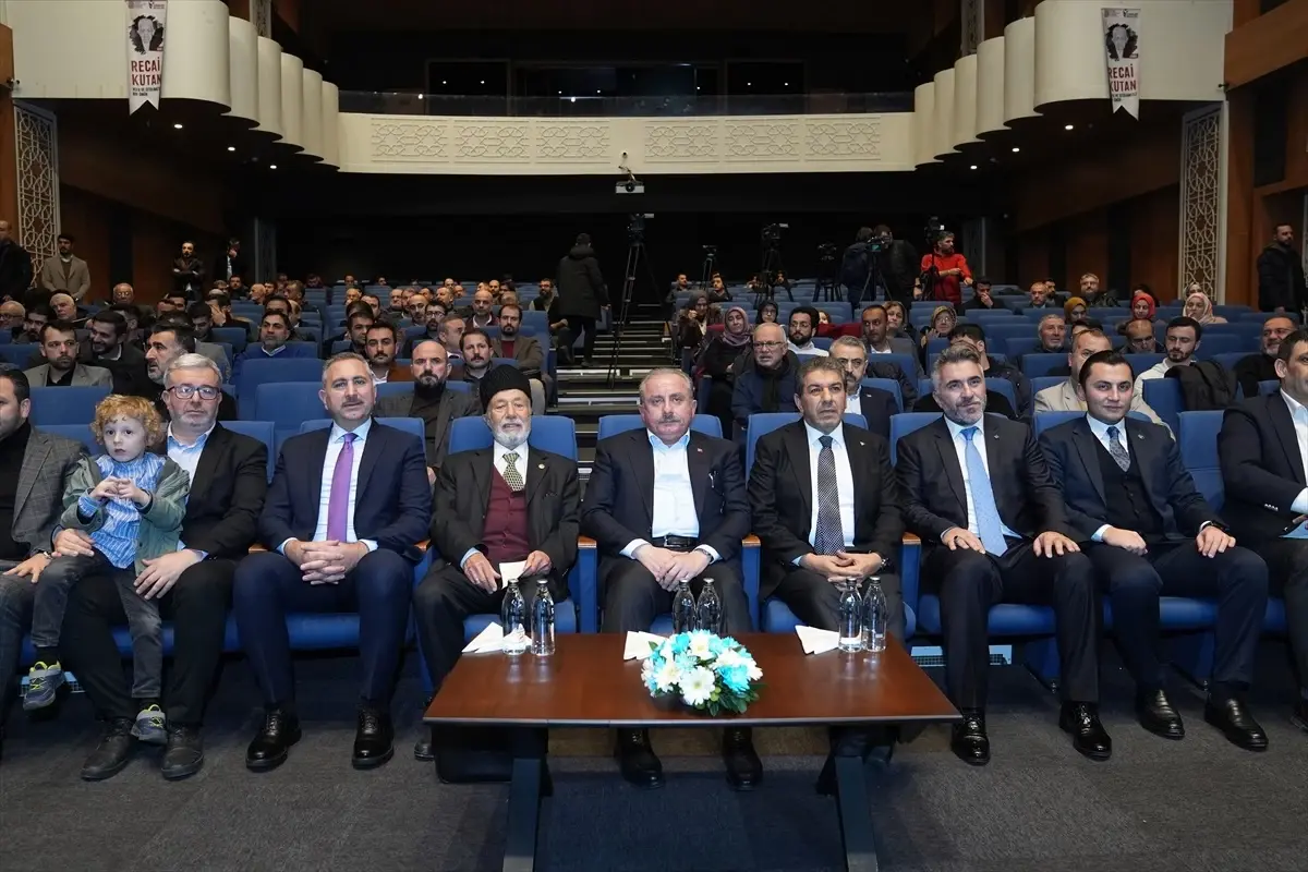Recai Kutan anma programı, Esenler'de düzenlendi. Bu özel etkinlikte, Kutan'ın