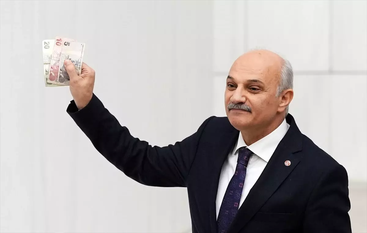 Saadet Partisi'nin ekonomik değerlendirmeleri ve bütçe tartışmaları üzerine detaylı bir