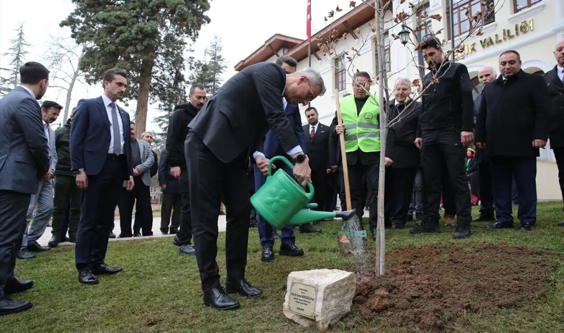 Sağlık Bakanı Kemal Memişoğlu, Bilecik'te yaptığı önemli açıklamalarla sağlık politikaları
