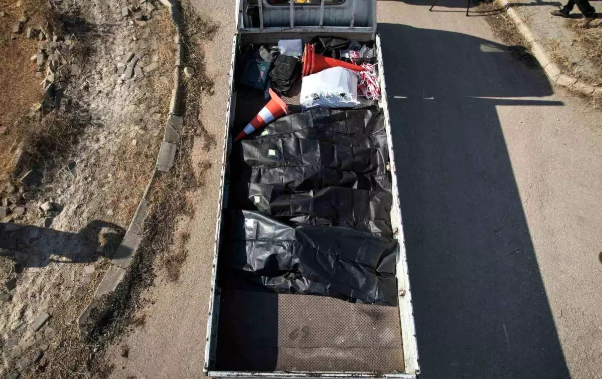 Şam'da yapılan kazılarda yeni bir toplu mezar keşfedildi. Bu bulgu,