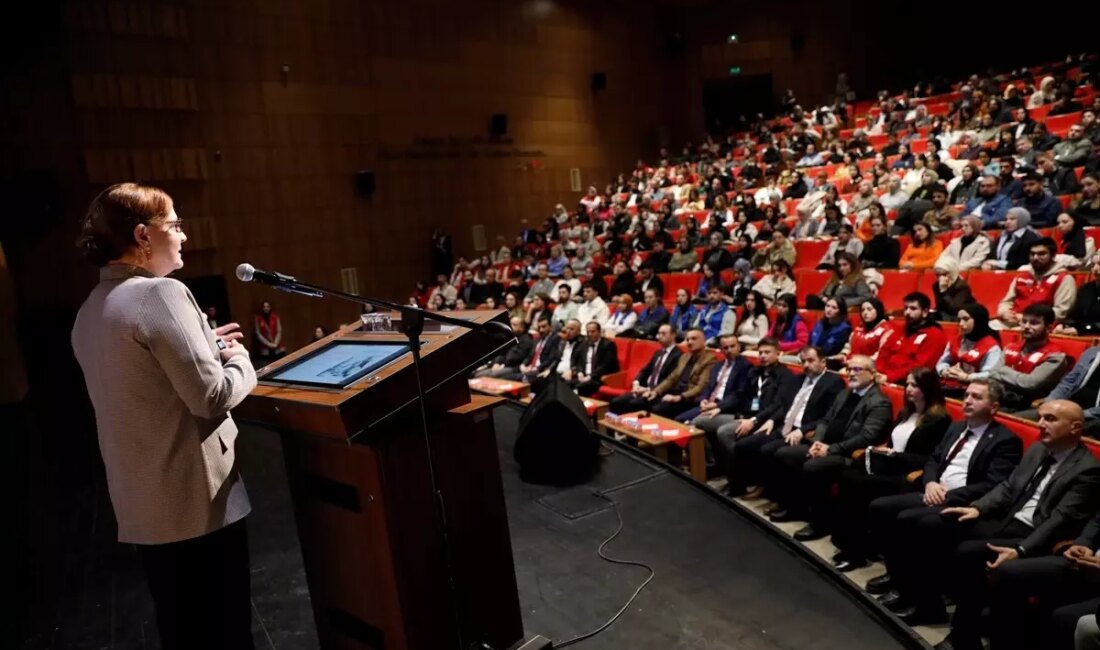 Samsun'da düzenlenen Gençlik Politika Belgesi Vizyon Çalıştayı, gençlerin katılımıyla geleceğin