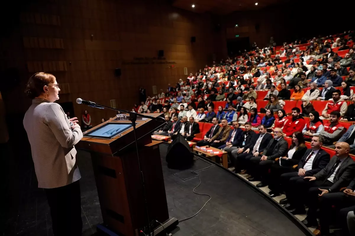 Samsun'da düzenlenen Gençlik Politika Belgesi Vizyon Çalıştayı, gençlerin katılımıyla geleceğin
