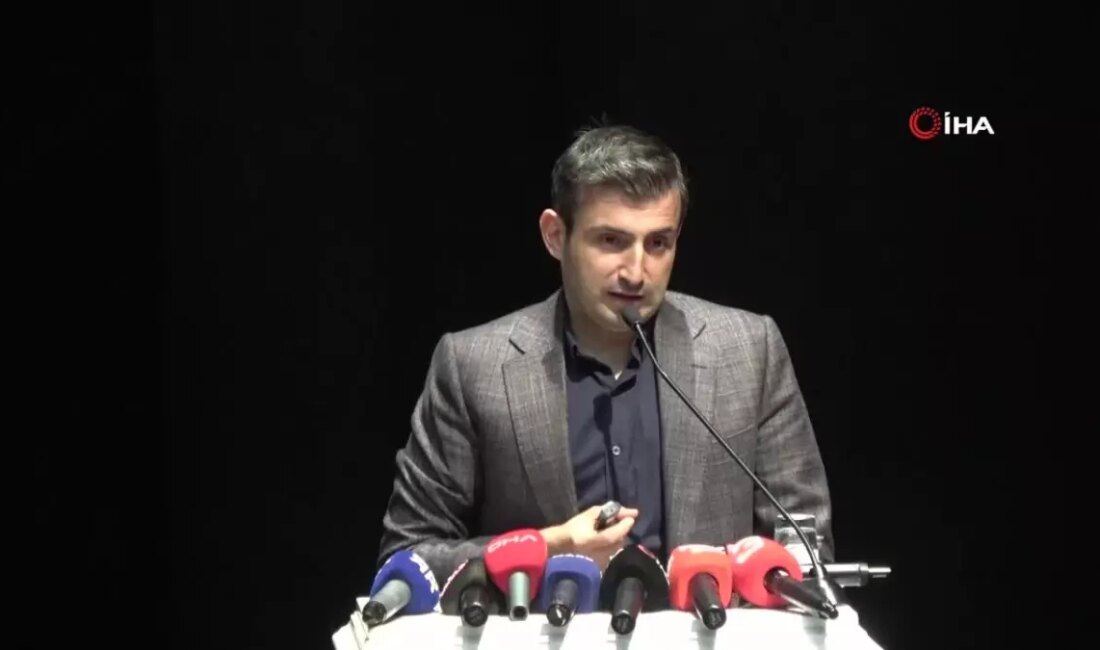 Selçuk Bayraktar, mühendislik ve teknoloji alanındaki katkılarıyla iki üniversiteden fahri