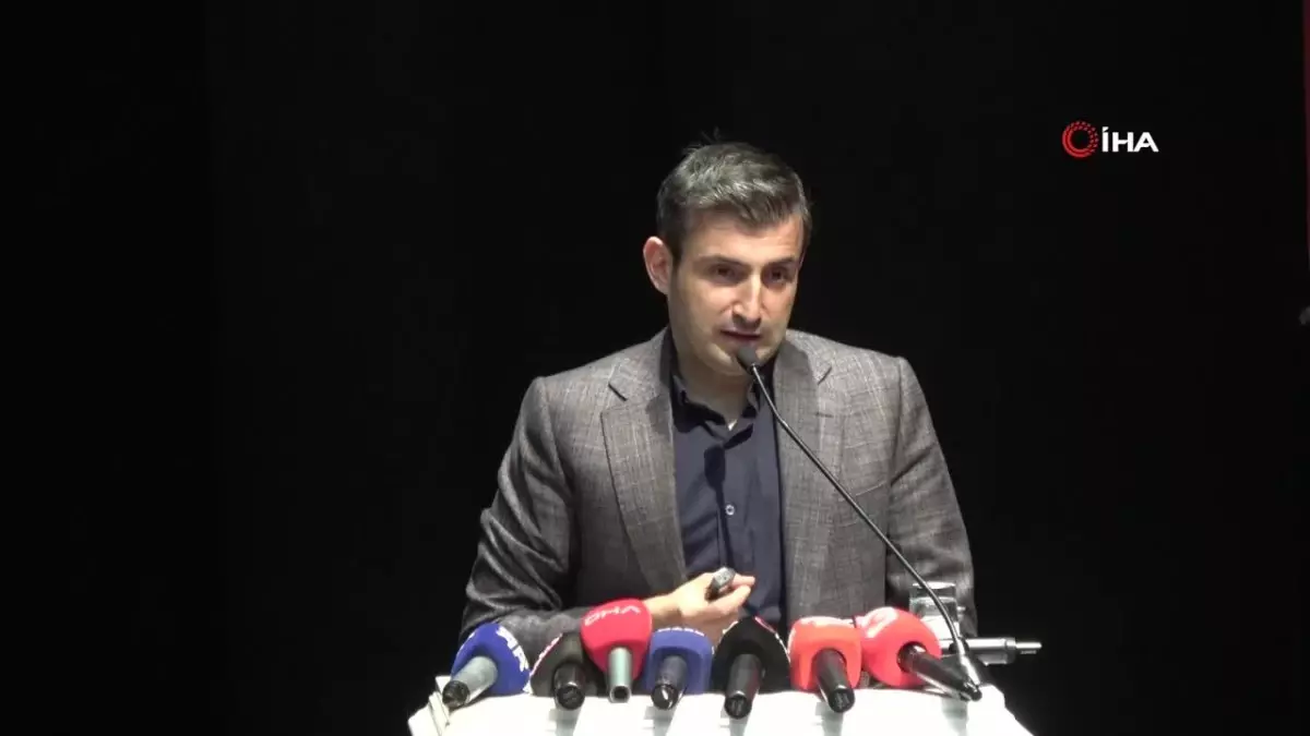 Selçuk Bayraktar, mühendislik ve teknoloji alanındaki katkılarıyla iki üniversiteden fahri