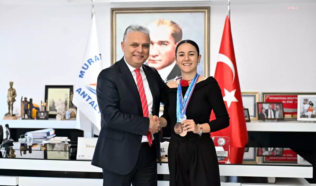 Selin Eren'in buz pateni alanındaki başarıları ve Muratpaşa Belediyesi'nin modern