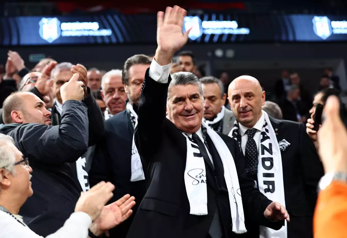 Serdal Adalı, Beşiktaş'ın geleceği için başkan adaylığını açıkladı. Kulüp içindeki