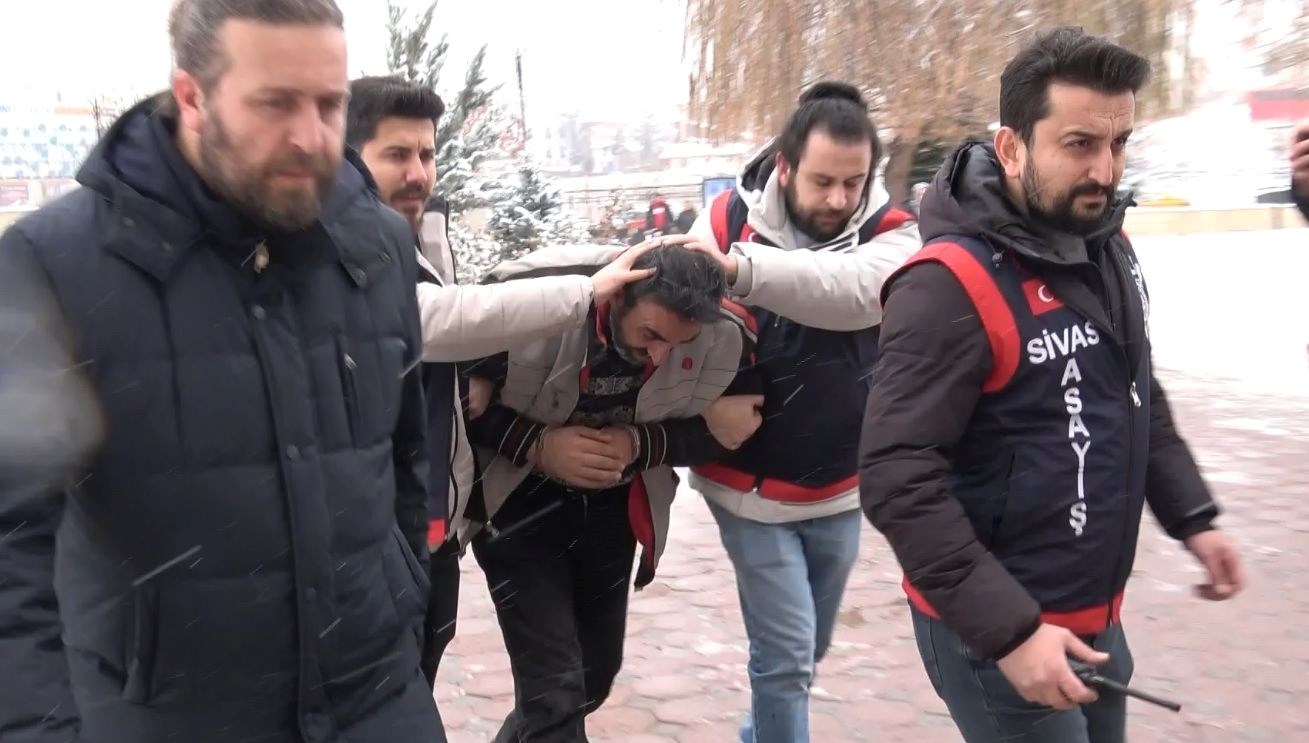 Sivas'ta meydana gelen anne ve oğulun ölümleriyle ilgili şüpheli gözaltına
