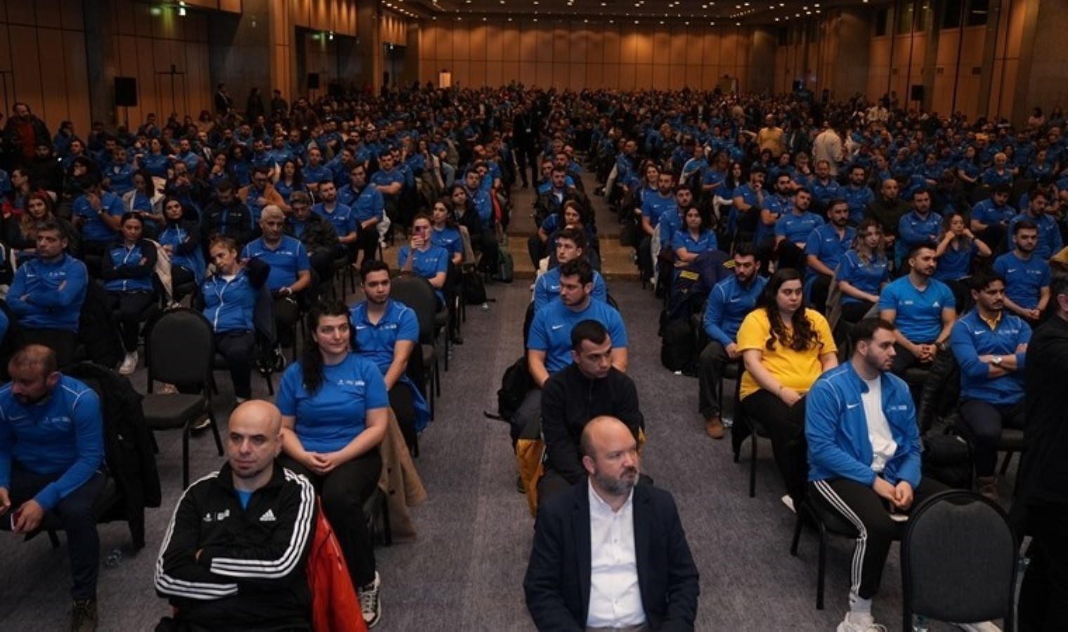 Futboldan voleybola, fitnesstan cimnastiğe kadar birçok branşta İstanbullulara spor ve