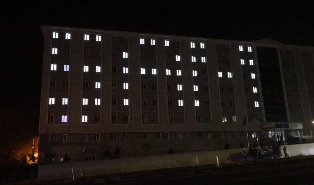 Suriyeli öğrenciler, Suriye'nin özgürlüğü için bir araya gelerek coşkulu bir