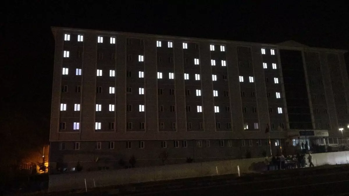 Suriyeli öğrenciler, Suriye'nin özgürlüğü için bir araya gelerek coşkulu bir