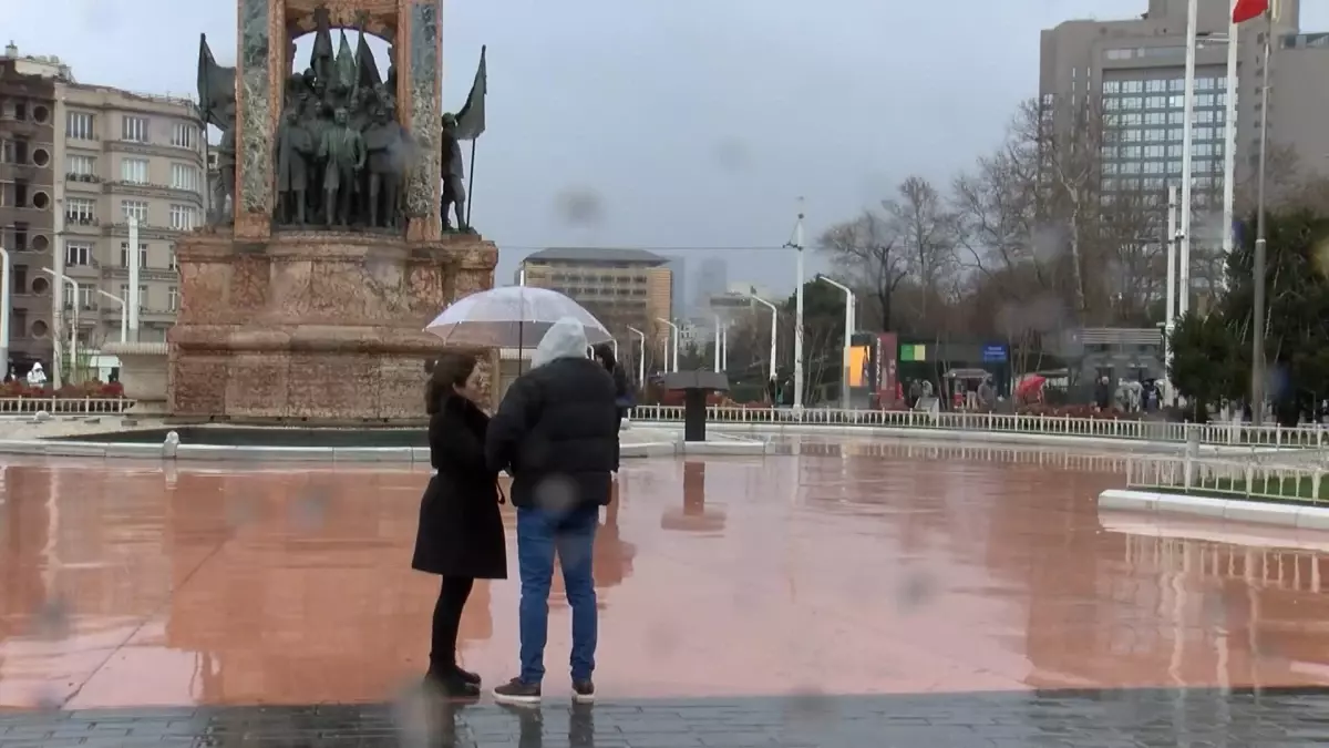 Taksim'de yağmur ve rüzgarın etkilerini keşfedin. Bu iklim koşulları, şehrin