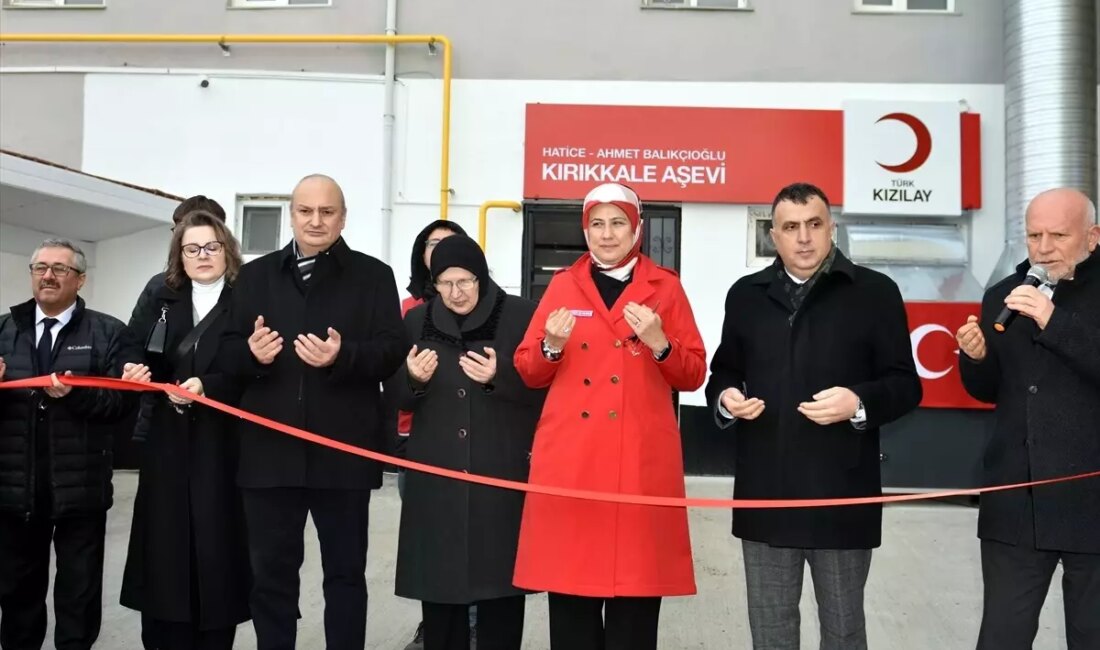 Türk Kızılay Genel Başkanı Fatma Meriç Yılmaz, yeni açılan aşevinde