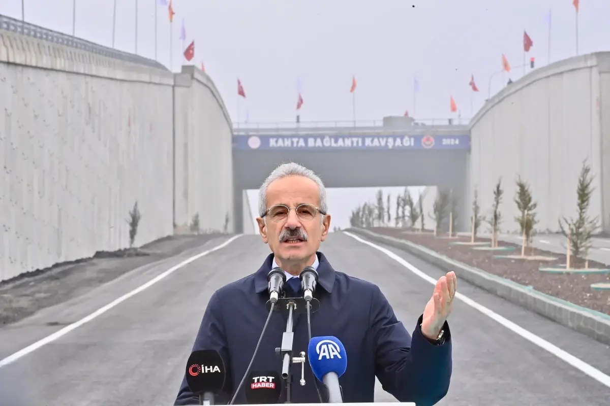 Ulaştırma ve Altyapı Bakanı Abdulkadir Uraloğlu, Adıyaman'daki ulaşım yatırımlarına dair