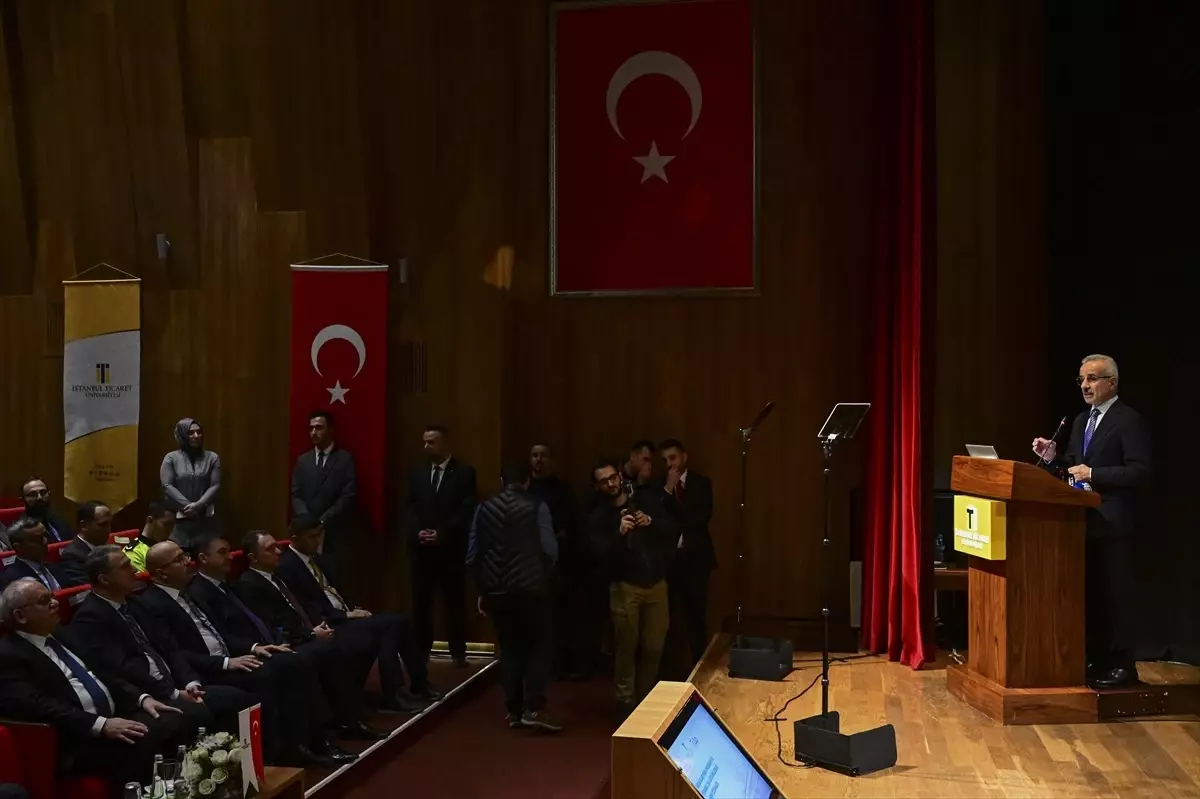 Ulaştırma ve Altyapı Bakanı Uraloğlu, İstanbul'un ulaşım sorunlarına dair kapsamlı