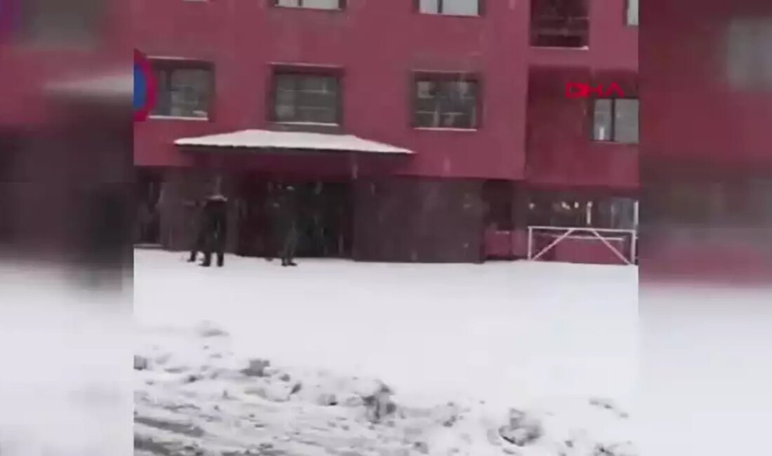 Uludağ'da kayak sezonu açıldı! Kışın keyfini çıkarın, muhteşem manzaralar eşliğinde