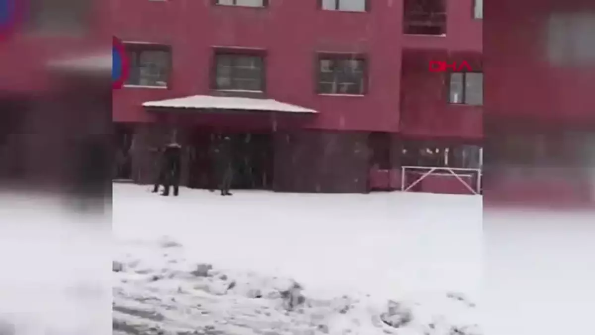Uludağ'da kayak sezonu açıldı! Kışın keyfini çıkarın, muhteşem manzaralar eşliğinde