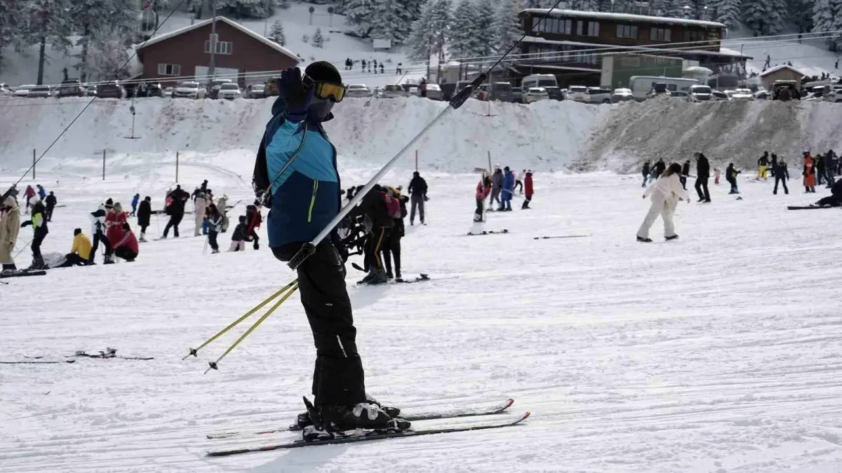Uludağ'da kış sezonu coşkuyla açıldı! Kayak tutkunları için mükemmel pistler,