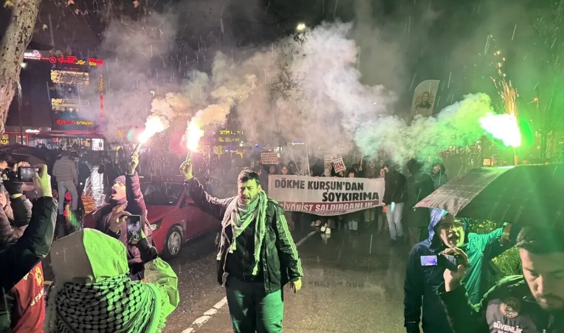 Üsküdar'da düzenlenen Filistin Direnişine Destek Yürüyüşü, katılımcıların coşkulu destekleriyle gerçekleşti.