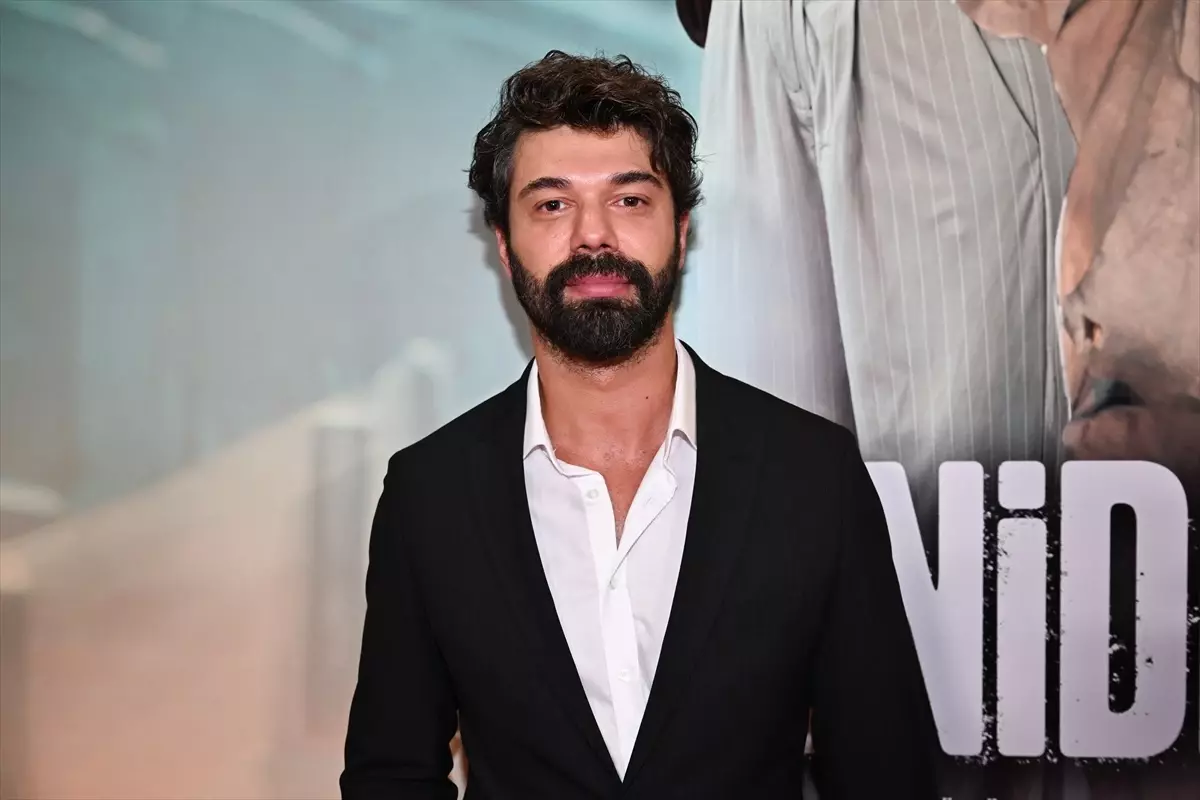 "Yeniden Başlamak" filminin galası, AKM'de gerçekleşti. Sinema dünyasının önde gelen