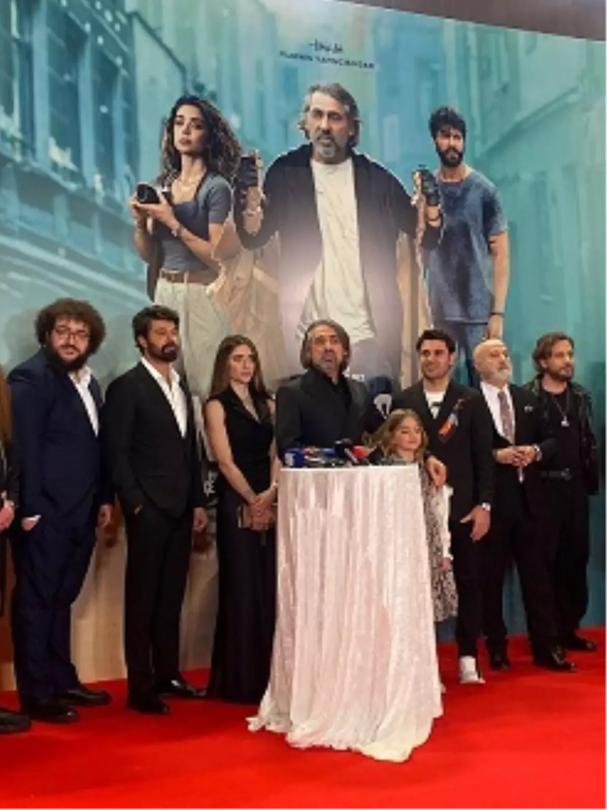 'Yeniden Başlamak' filminin galasında, oyuncuların performansları ve film hakkındaki yorumlarıyla