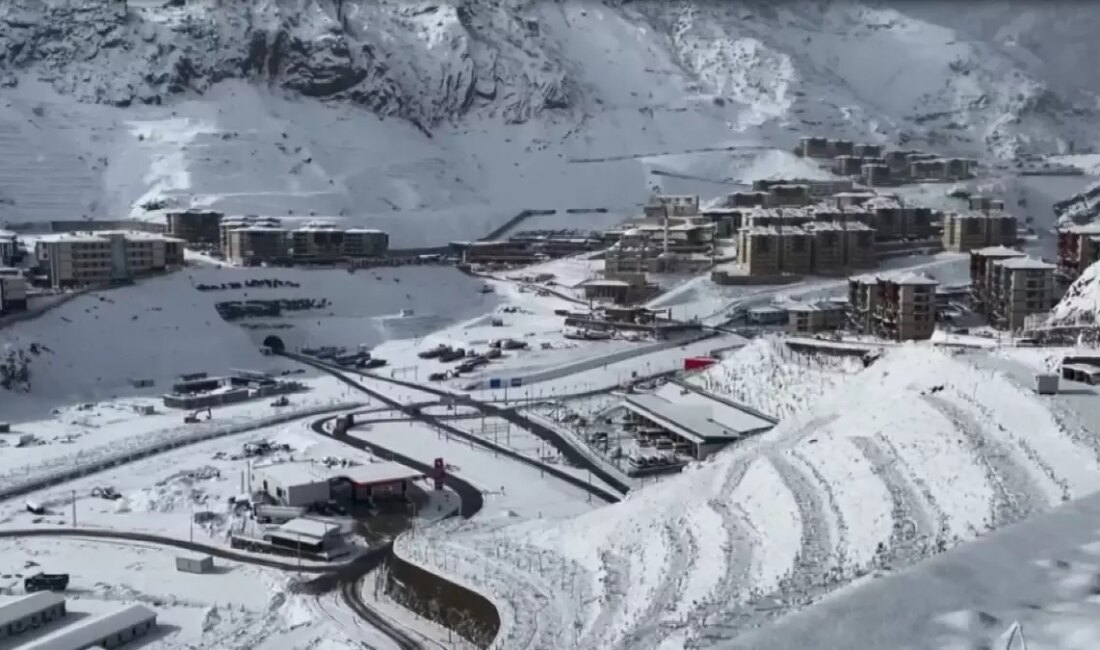 Yusufeli ilçesi kışa merhaba dedi! Kar yağışının günlük hayata etkilerini,