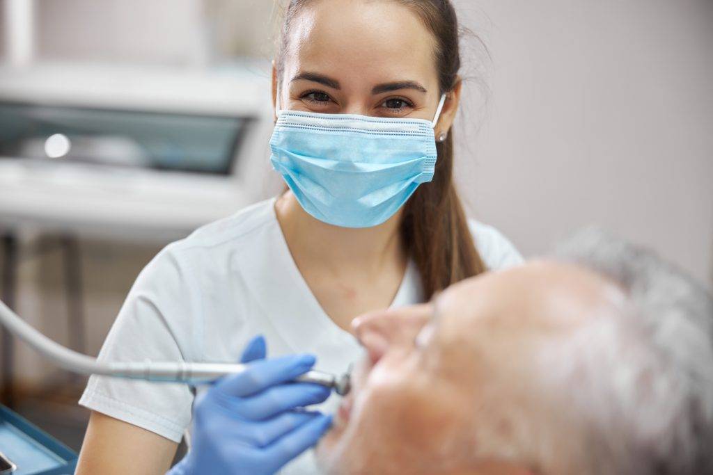 Üst çenedeki kemik yetersizliklerinde zigomatik implant çözüm olabilir mi? Uzmanlar