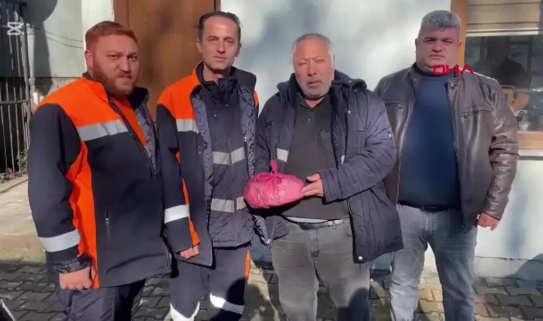 Zonguldak'ta temizlik işçileri, dürüstlükleriyle dikkat çekerek halkın takdirini topladı. Şehrin