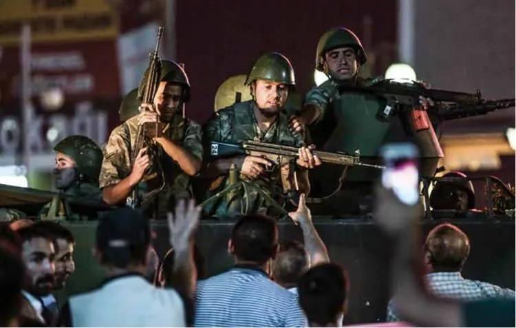 Unutulmaz Fotoğraflarla '15 Temmuz Gecesi'