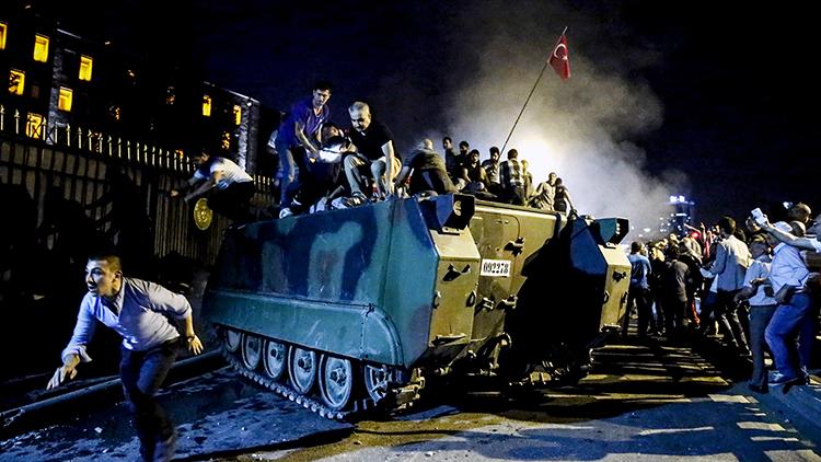 15 Temmuz Darbe Girişimi: Unutulmaz Anlar ve Direniş