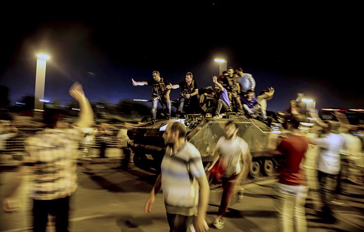 15 Temmuz Darbe Girişimi: Unutulmaz Anlar ve Direniş