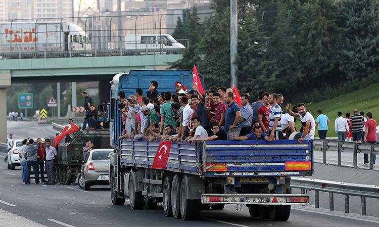 15 Temmuz Darbe Girişimi: Unutulmaz Anlar ve Direniş