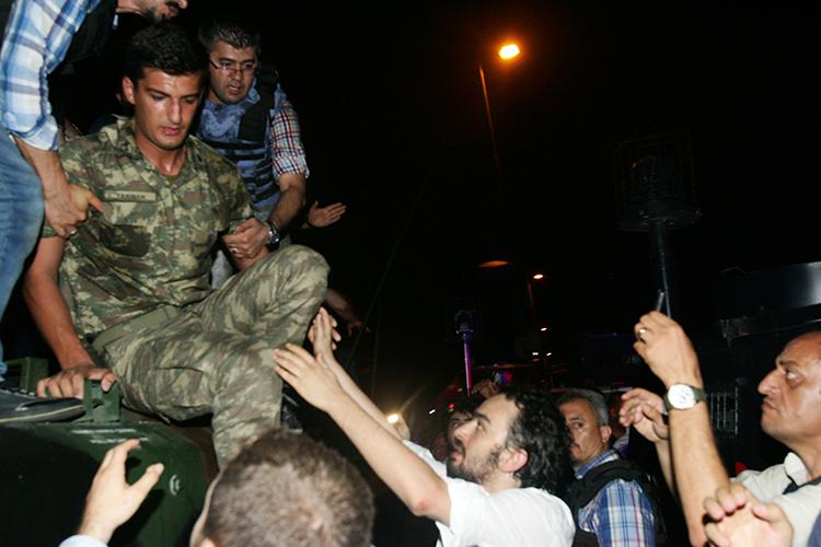 15 Temmuz Darbe Girişimi: Unutulmaz Anlar ve Direniş