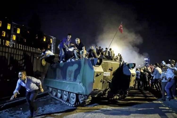 Boğaz Köprüleri Geçişe Kapandı